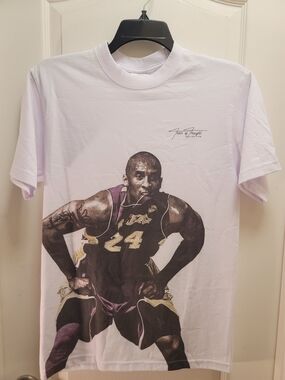 Kobe Bryant "Locked In" Men’s - NWOT - Medium